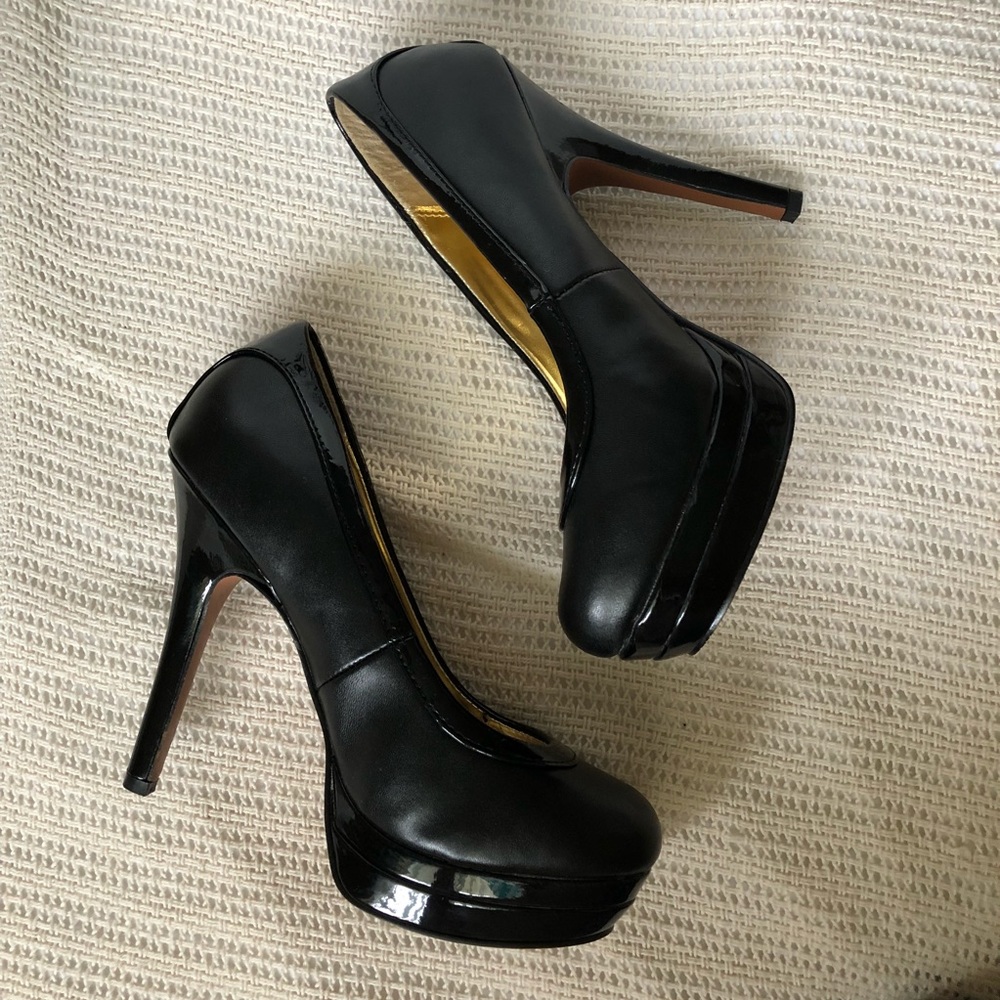 XOXO | Camille Black Round Toe Platform Heels